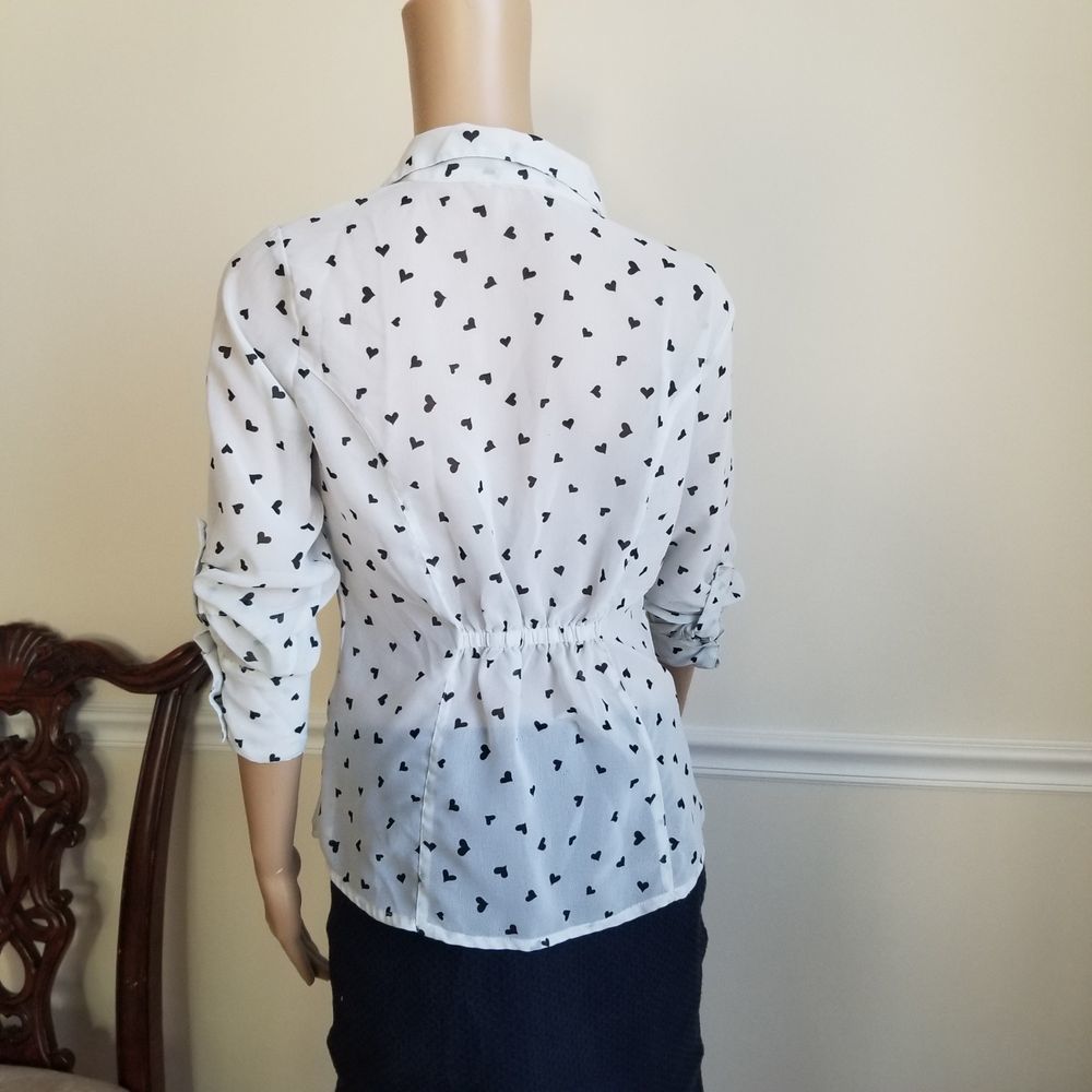 Derek Heart Collared Button Up Heart Pattern Top M - Picture 3 of 8